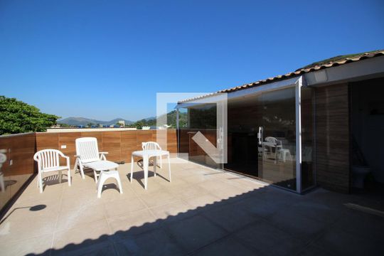 Área Externa de kitnet/studio para alugar com 1 quarto, 84m² em Jacarepaguá, Rio de Janeiro
