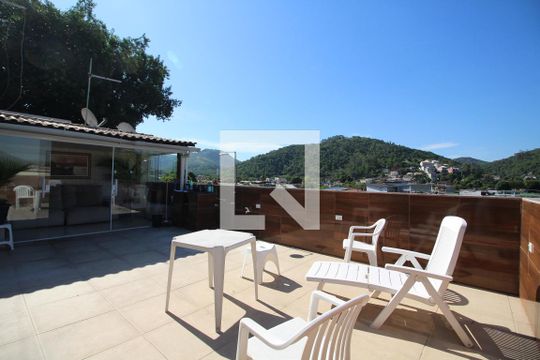 Área Externa de kitnet/studio para alugar com 1 quarto, 84m² em Jacarepaguá, Rio de Janeiro
