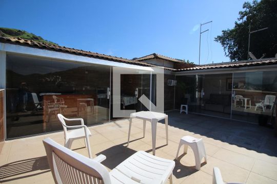 Área Externa de kitnet/studio para alugar com 1 quarto, 84m² em Jacarepaguá, Rio de Janeiro