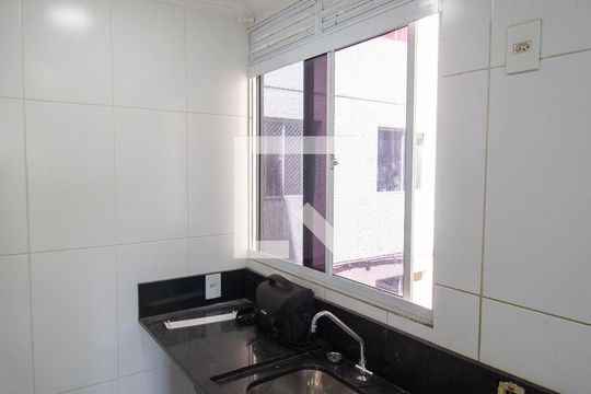 Área de Serviço de apartamento para alugar com 2 quartos, 45m² em Jardim das Oliveiras, Itaquaquecetuba