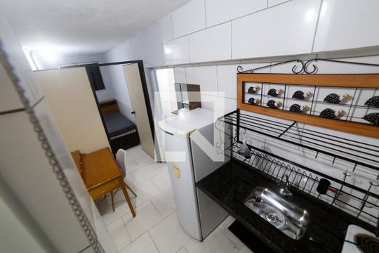 Cozinha de kitnet/studio para alugar com 1 quarto, 22m² em Santa Efigênia, Belo Horizonte