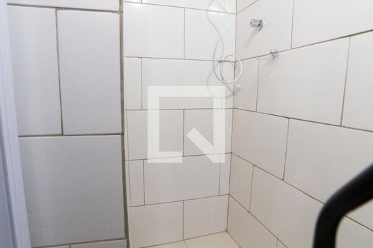 Banheiro de kitnet/studio para alugar com 1 quarto, 22m² em Santa Efigênia, Belo Horizonte