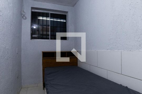 Quarto de kitnet/studio para alugar com 1 quarto, 22m² em Santa Efigênia, Belo Horizonte