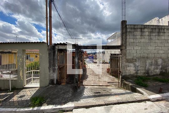 Fachada com plaquinha de casa para alugar com 2 quartos, 60m² em Tremembé, São Paulo