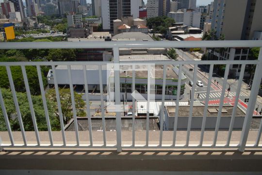 Varanda de kitnet/studio para alugar com 1 quarto, 27m² em Liberdade, São Paulo