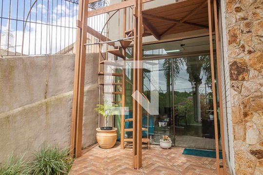Entrada de casa à venda com 4 quartos, 270m² em Espírito Santo, Porto Alegre