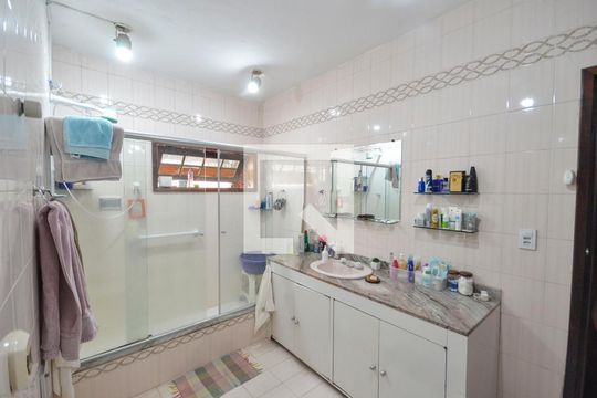 Banheiro da Suíte 1 de casa à venda com 5 quartos, 253m² em Sampaio, Rio de Janeiro
