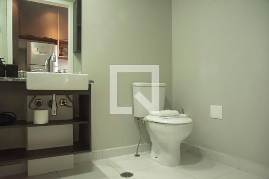 Banheiro de kitnet/studio para alugar com 1 quarto, 22m² em Vila Mariana, São Paulo