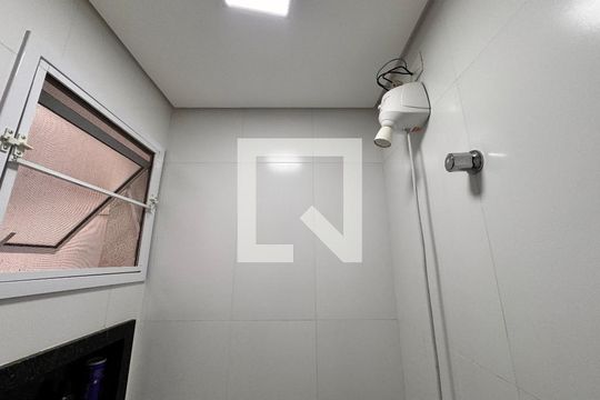 Banheiro de apartamento para alugar com 2 quartos, 44m² em Parque Capuava, Santo André