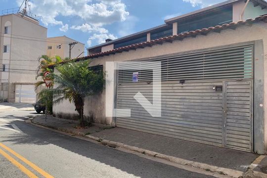 Fachada de casa à venda com 4 quartos, 200m² em Chácara Sergipe, São Bernardo do Campo
