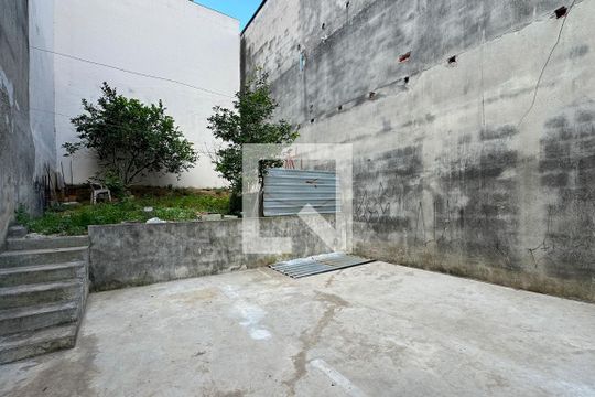 Quintal de casa à venda com 2 quartos, 60m² em Vila Engenho Novo, Barueri