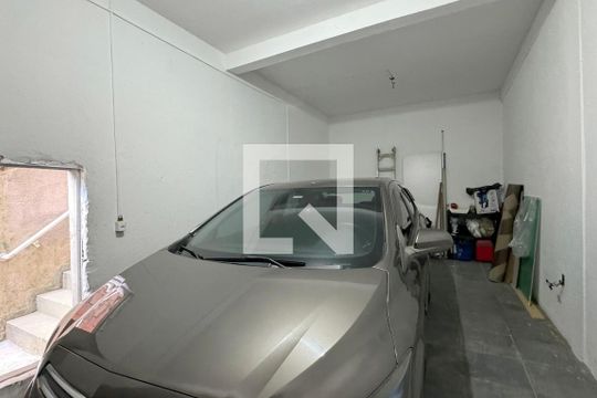 Garagem de casa à venda com 2 quartos, 60m² em Vila Engenho Novo, Barueri