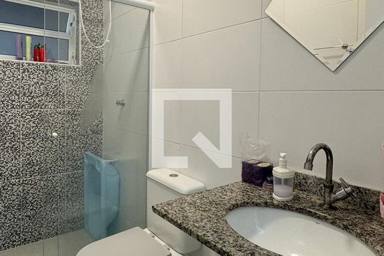 Banheiro de casa à venda com 2 quartos, 60m² em Vila Engenho Novo, Barueri