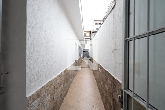 Corredor de casa para alugar com 1 quarto, 80m² em Vila Antonina, São Paulo