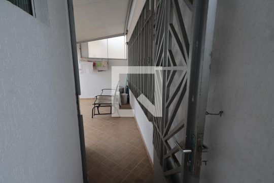 Corredor de casa para alugar com 1 quarto, 80m² em Vila Antonina, São Paulo