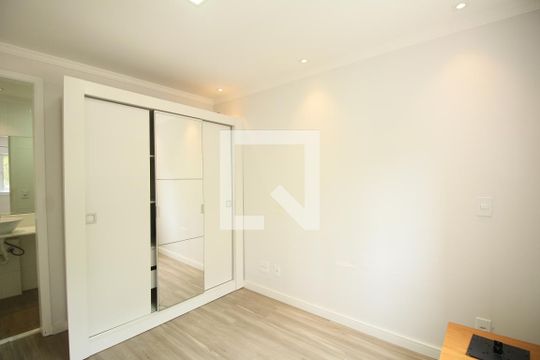 Suíte  de apartamento para alugar com 2 quartos, 57m² em Parque Reboucas, São Paulo