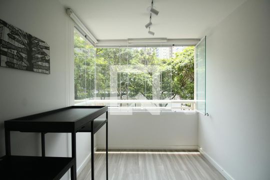 Sala de apartamento para alugar com 2 quartos, 57m² em Parque Reboucas, São Paulo