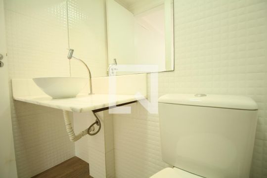 Banheiro Suíte  de apartamento para alugar com 2 quartos, 57m² em Parque Reboucas, São Paulo