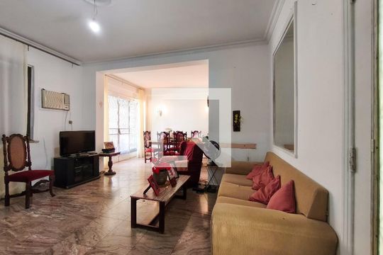 Sala de casa à venda com 4 quartos, 400m² em Tijuca, Rio de Janeiro