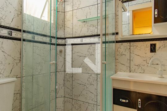 Banheiro de apartamento à venda com 2 quartos, 60m² em Olaria, Canoas
