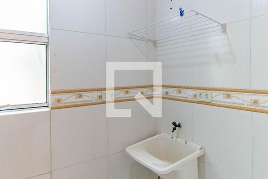 Banheiro de apartamento à venda com 2 quartos, 60m² em Olaria, Canoas