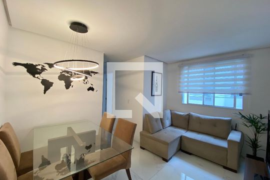 Sala de apartamento para alugar com 2 quartos, 47m² em Piedade, Rio de Janeiro