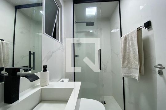 Banheiro de apartamento para alugar com 2 quartos, 47m² em Piedade, Rio de Janeiro