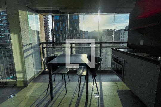 Varanda de kitnet/studio para alugar com 1 quarto, 33m² em Sumarezinho, São Paulo