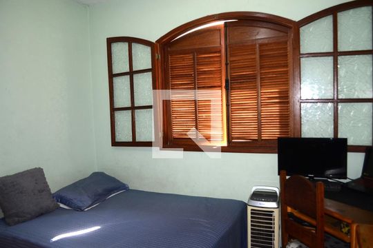 Quarto 2 de casa à venda com 3 quartos, 500m² em Dom Silverio, Belo Horizonte