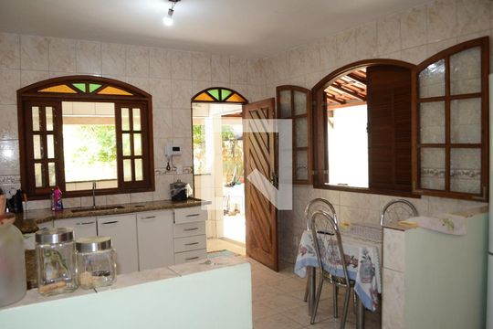 Cozinha de casa à venda com 3 quartos, 500m² em Dom Silverio, Belo Horizonte