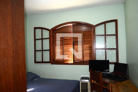 Quarto 2 de casa à venda com 3 quartos, 500m² em Dom Silverio, Belo Horizonte