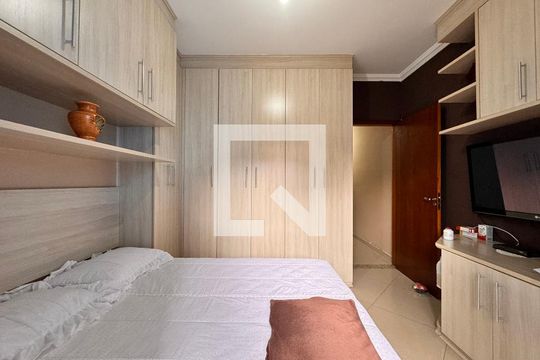 Suite de casa à venda com 3 quartos, 132m² em Parque São Vicente, Mauá
