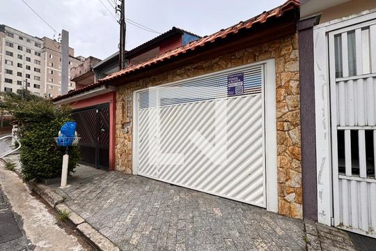 Fachada + plaquinha de casa à venda com 3 quartos, 132m² em Parque São Vicente, Mauá