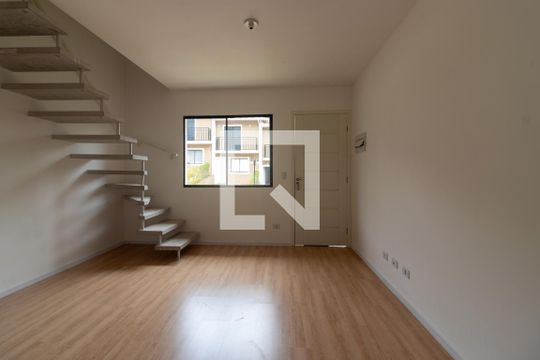 Sala de casa de condomínio para alugar com 2 quartos, 50m² em Chácara Ondas Verdes, Cotia