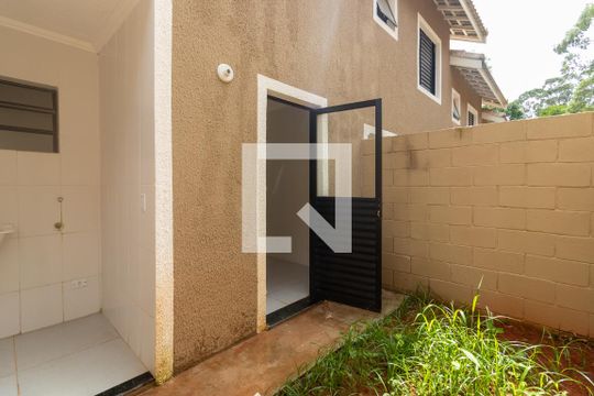 Quintal de casa de condomínio para alugar com 2 quartos, 50m² em Chácara Ondas Verdes, Cotia