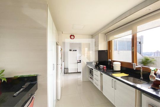 Cozinha de apartamento à venda com 3 quartos, 86m² em Centro, São Leopoldo