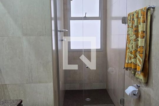 Banheiro de apartamento à venda com 3 quartos, 104m² em Santa Efigênia, Belo Horizonte