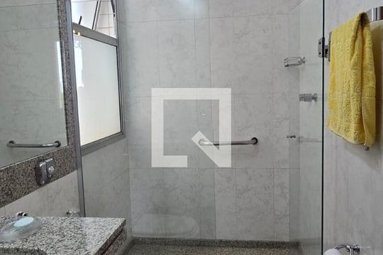 Banheiro de apartamento à venda com 3 quartos, 104m² em Santa Efigênia, Belo Horizonte