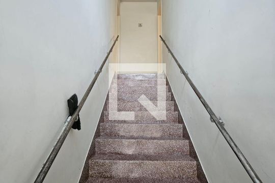 Escada de apartamento à venda com 2 quartos, 69m² em Jardim Borborema, São Bernardo do Campo