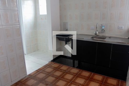 Cozinha de casa para alugar com 2 quartos, 49m² em Km 18, Osasco