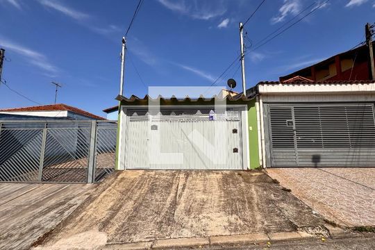 Fachada + plaquinha de casa à venda com 3 quartos, 70m² em Parque Capuava, Santo André