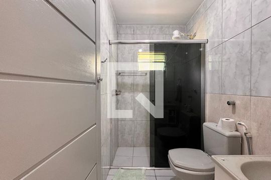 Banheiro de casa à venda com 3 quartos, 70m² em Parque Capuava, Santo André
