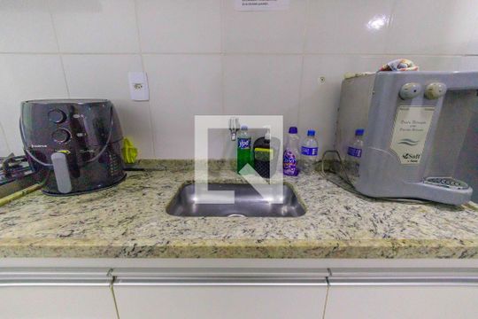 Cozinha de apartamento para alugar com 1 quarto, 40m² em Recreio dos Bandeirantes, Rio de Janeiro