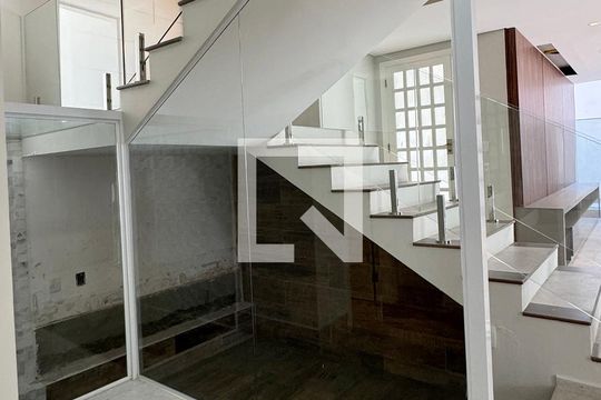 adega de casa de condomínio à venda com 3 quartos, 500m² em Alphaville, Santana de Parnaíba