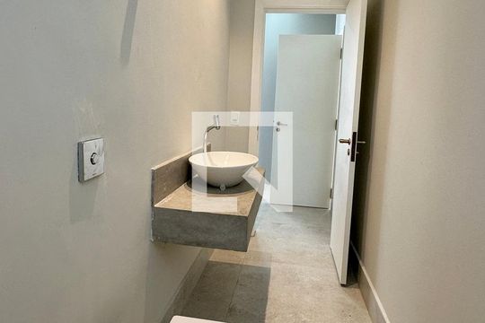 Lavabo de casa de condomínio à venda com 3 quartos, 500m² em Alphaville, Santana de Parnaíba