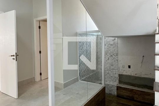adega de casa de condomínio à venda com 3 quartos, 500m² em Alphaville, Santana de Parnaíba
