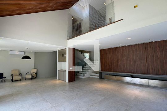 Sala de casa de condomínio à venda com 3 quartos, 500m² em Alphaville, Santana de Parnaíba