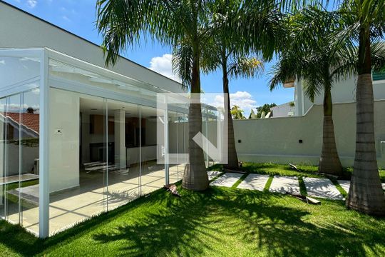 Quintal de casa de condomínio à venda com 3 quartos, 500m² em Alphaville, Santana de Parnaíba
