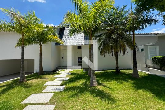 Fachada de casa de condomínio à venda com 3 quartos, 500m² em Alphaville, Santana de Parnaíba