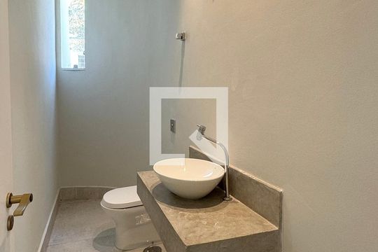 Lavabo de casa de condomínio à venda com 3 quartos, 500m² em Alphaville, Santana de Parnaíba